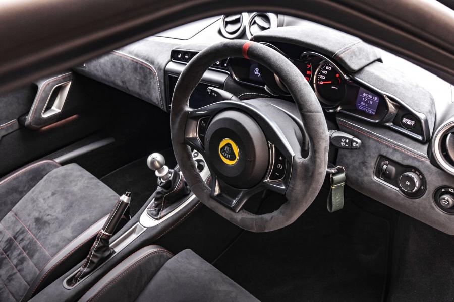 Торпедо Lotus Evora GT410 Sport 2018 года  (UK) (фото 37 из 44)